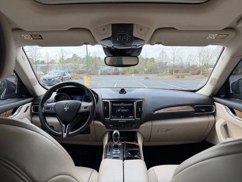 Used 2018 Maserati Levante image 22