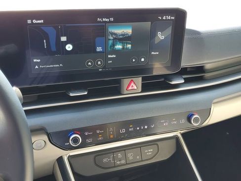 Used 2025 Kia Carnival EX FWD image 26