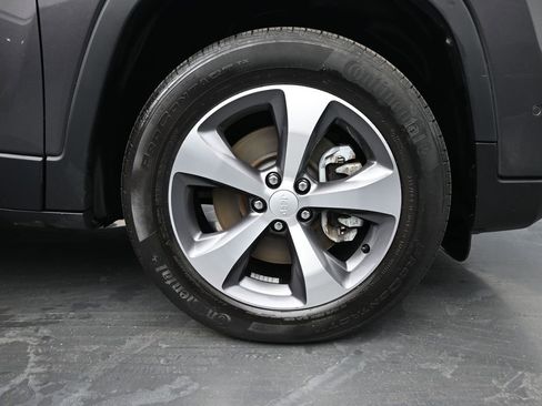 Used 2021 Jeep Cherokee Limited image 10