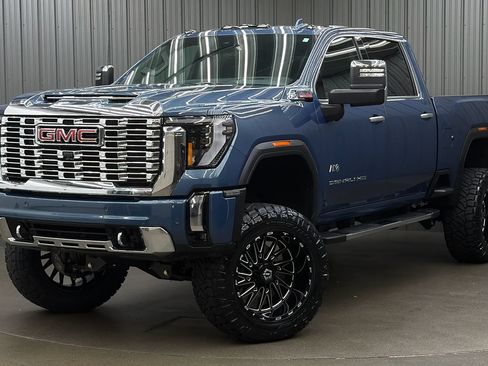 Used 2026 GMC Sierra 3500 Denali w/ Denali Reserve Package AWD/4WD image 1
