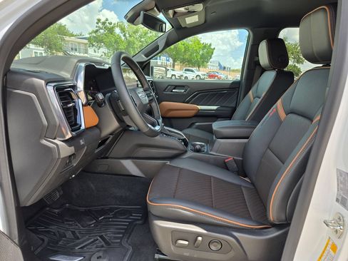 Used 2026 GMC Canyon AT4 w/ AT4 Premium Package AWD/4WD image 10