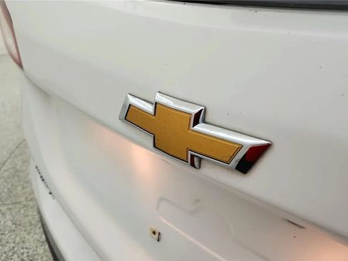 Used 2018 Chevrolet Equinox LS FWD image 16