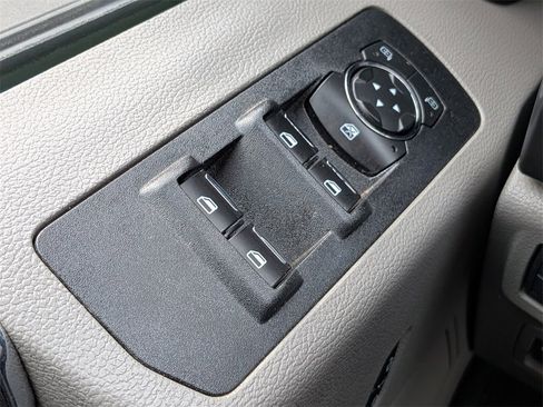 Used 2020 Ford F150 XLT image 22