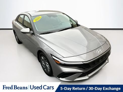 Used 2025 Hyundai Elantra Hybrid FWD image 1