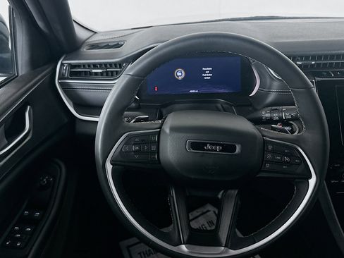 Used 2024 Jeep Grand Cherokee Altitude image 17