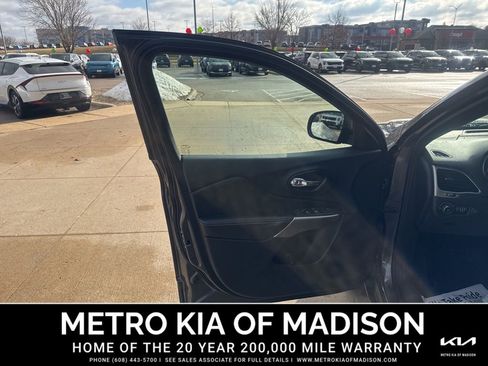 Used 2021 Jeep Cherokee Latitude Lux 80th Anniv w/ Quick Order Package 26U 80TH image 10