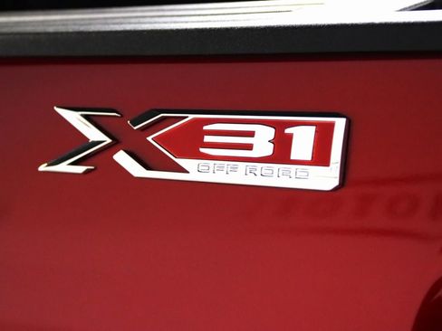 Used 2025 GMC Sierra 3500 SLT w/ SLT Premium Package image 31