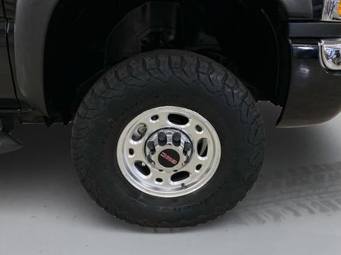 Used 2004 GMC Sierra 2500 SLT w/ Skid Plate Package AWD/4WD image 13