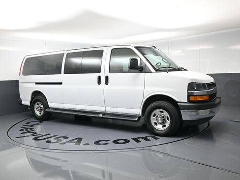 Used 2025 Chevrolet Express 3500 LT w/ LT Preferred Equipment Group RWD image 2