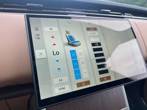 New 2026 Land Rover Range Rover SE AWD/4WD image 18