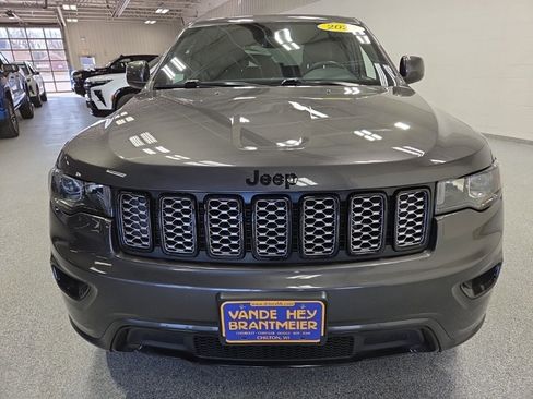 Used 2020 Jeep Grand Cherokee Altitude image 2