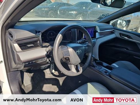 Used 2025 Toyota Camry SE w/ Convenience Package image 9