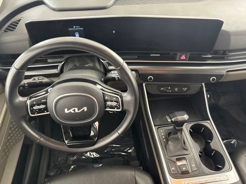 Certified 2025 Kia Carnival FWD image 24