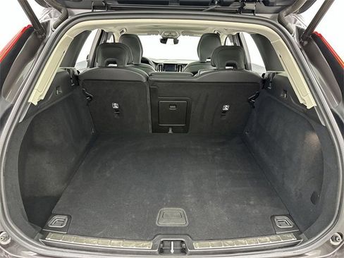 Certified 2025 Volvo XC60 B5 Plus image 24
