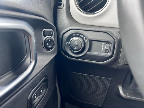 Used 2023 Jeep Gladiator Overland AWD/4WD image 19