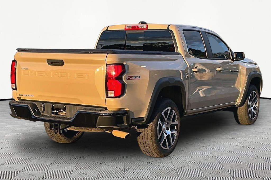 Used 2023 Chevrolet Colorado Z71 w/ Z71 Convenience Package 2 AWD/4WD image 6