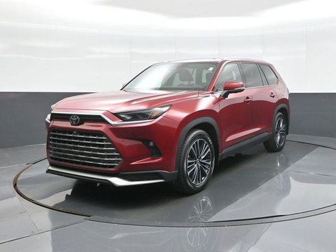 Used 2024 Toyota Grand Highlander AWD Hybrid image 3