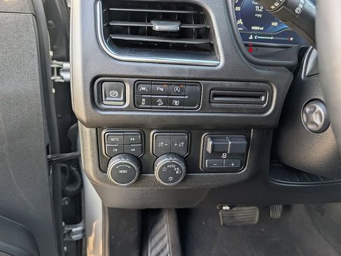 Used 2024 Chevrolet Tahoe Z71 w/ Luxury Package image 28