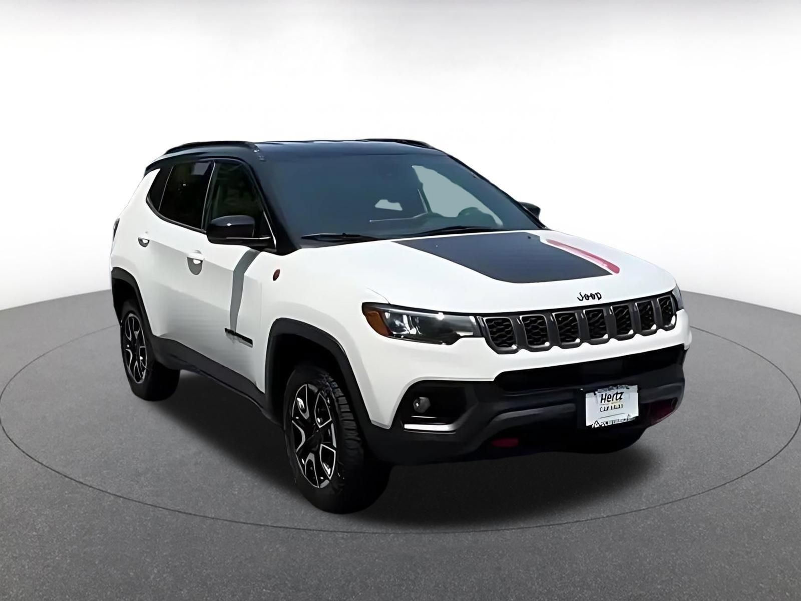 Used 2025 Jeep Compass Trailhawk AWD/4WD image 3