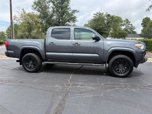 Used 2020 Toyota Tacoma SR AWD/4WD image 14