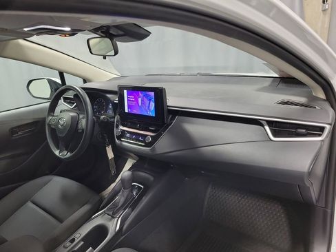 Used 2025 Toyota Corolla LE image 26