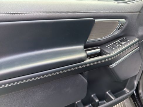 Used 2025 Ford Expedition Platinum image 16