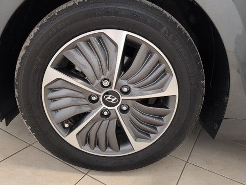 Used 2022 Hyundai Ioniq Limited image 17