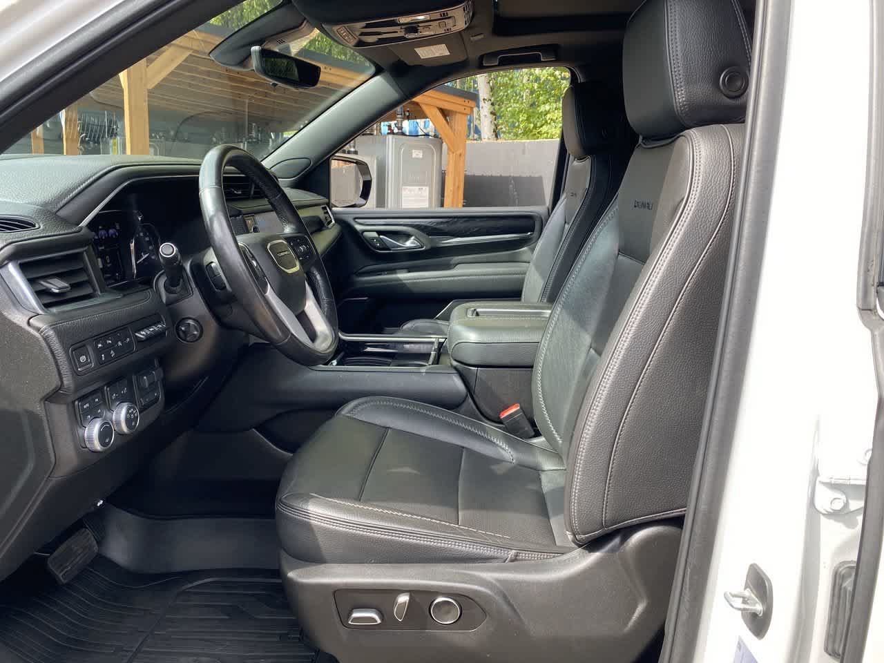 Used 2021 GMC Yukon XL Denali w/ Denali Ultimate Package AWD/4WD image 13