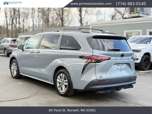 Used 2022 Toyota Sienna XLE Woodland Edition AWD/4WD image 6