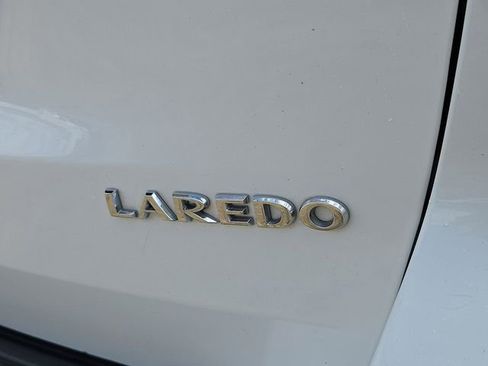 Used 2022 Jeep Grand Cherokee Laredo E AWD/4WD image 32