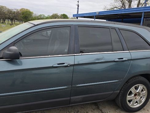 Used 2005 Chrysler Pacifica Touring image 2