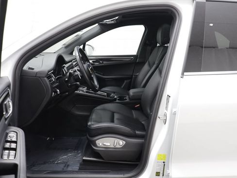 Used 2024 Porsche Macan AWD/4WD image 5