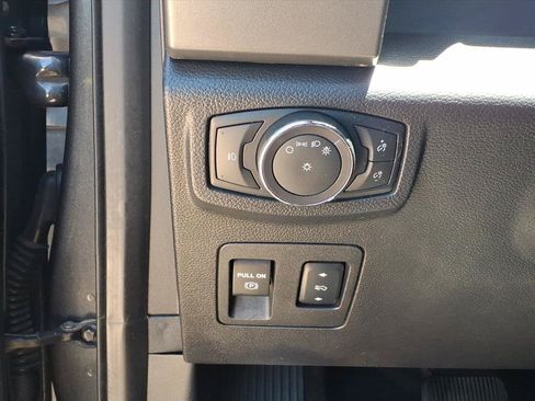 Used 2018 Ford Expedition XLT w/ Equipment Group 201A AWD/4WD image 17