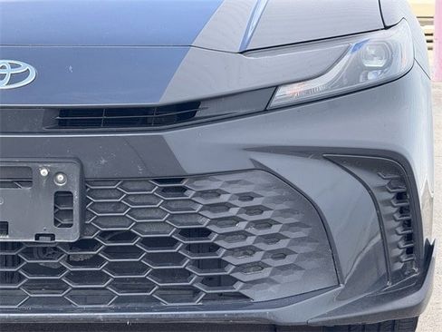 Used 2025 Toyota Camry SE image 9