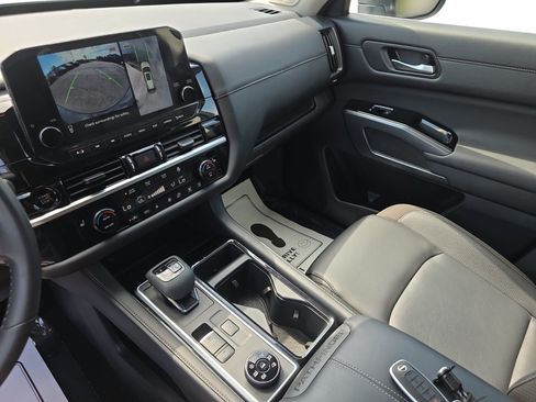 Used 2025 Nissan Pathfinder SL w/ SL Premium Package AWD/4WD image 22