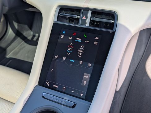 Used 2023 Porsche Taycan image 15