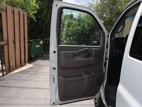 Used 2018 Chevrolet Express 3500 LT w/ LT Preferred Equipment Group RWD image 16
