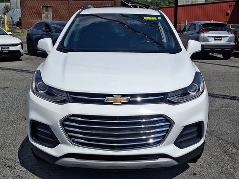 Used 2020 Chevrolet Trax LT w/ LT Convenience Package AWD/4WD image 2