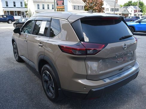 Used 2024 Nissan Rogue SV w/ SV Premium Package AWD/4WD image 6