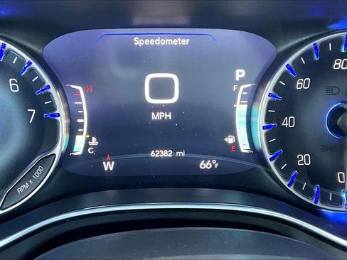 Used 2022 Chrysler Pacifica Limited w/ Uconnect Theater Family Group AWD/4WD image 12