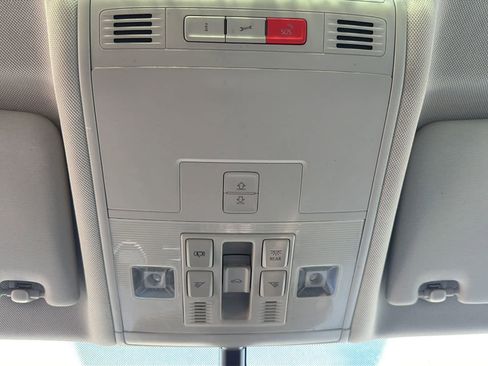 Used 2018 Volkswagen Tiguan SEL image 18