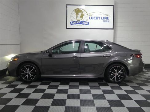 Used 2024 Toyota Camry SE w/ Cold Weather Package FWD image 7