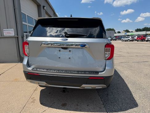 Used 2024 Ford Explorer XLT w/ Equipment Group 202A AWD/4WD image 5