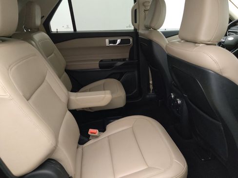 Used 2020 Ford Explorer XLT w/ Equipment Group 202A RWD image 19