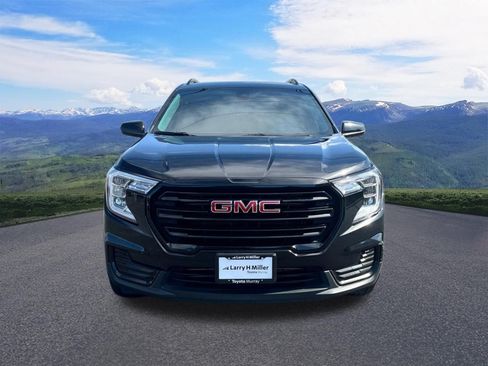 Used 2023 GMC Terrain SLE w/ Elevation Edition FWD image 9