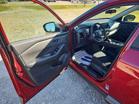 Used 2026 Nissan Rogue S FWD image 18