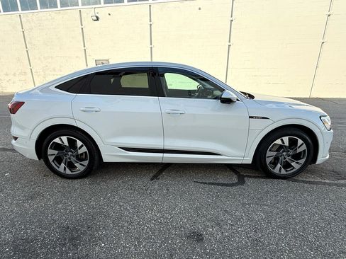 Used 2020 Audi e-tron Premium Plus image 6