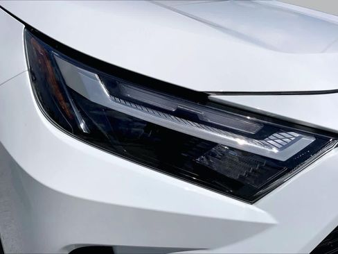 Used 2025 Toyota RAV4 XLE FWD image 53