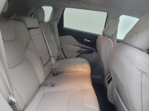 Used 2019 Jeep Cherokee Limited w/ Technology Group FWD image 19