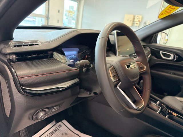 Used 2023 Jeep Compass Trailhawk w/ Trailhawk Convenience Group AWD/4WD image 17